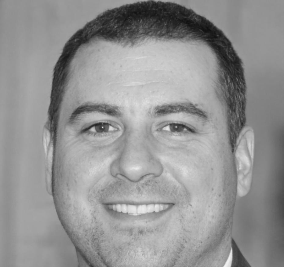 Retrato profesional de Andrés Villalobos